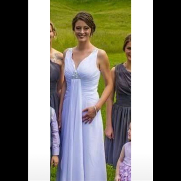 Beautiful Formal or Wedding Gown. Size USA 6 - Picture 2 of 12